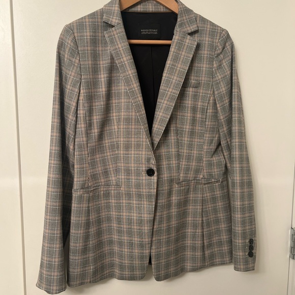 Banana Republic Jackets & Blazers - Banana Republic Grey/Tan Plaid Single‑Button Blazer – Size 6